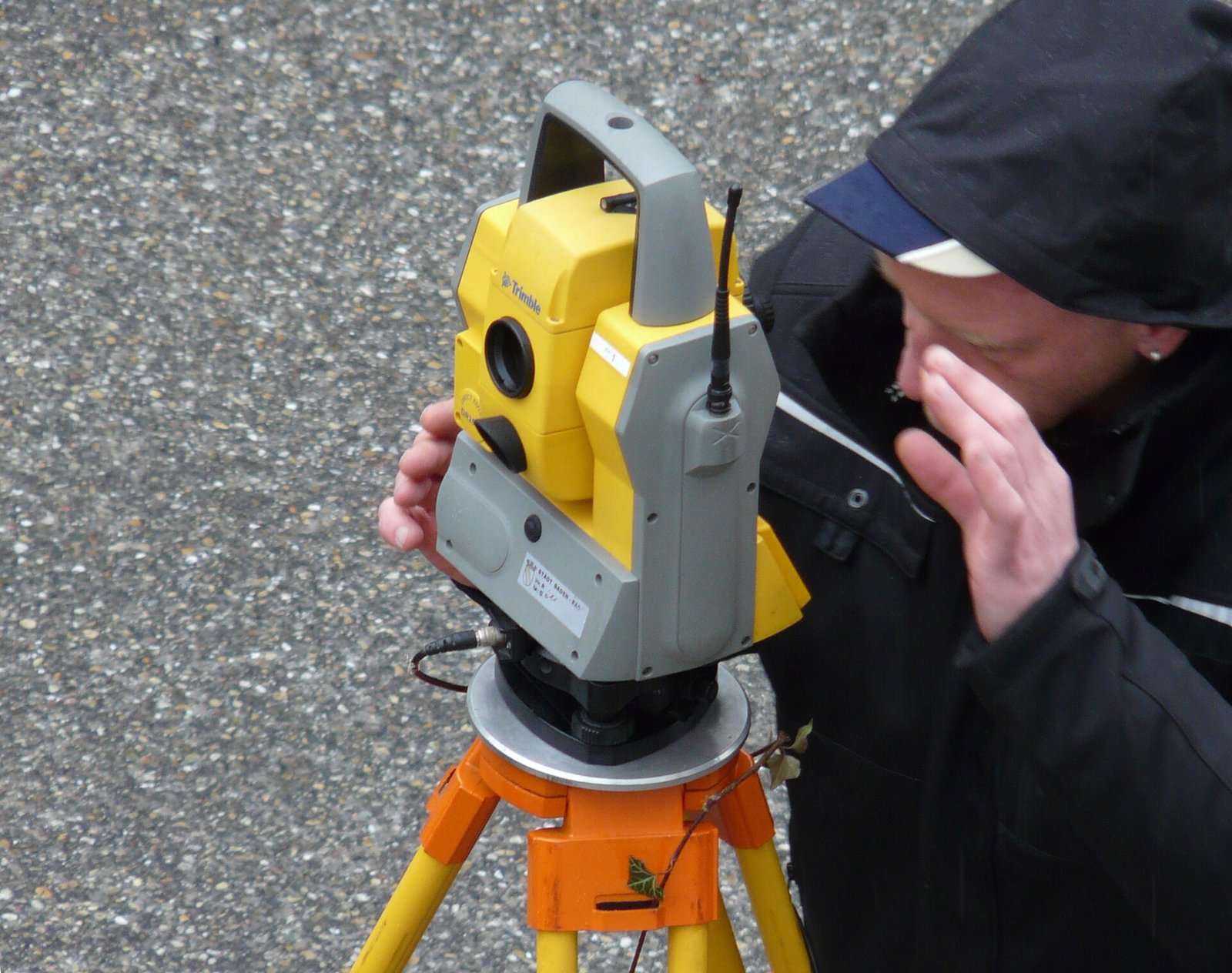 Surveyor with a total station. Wikimedia Commons, open licence.